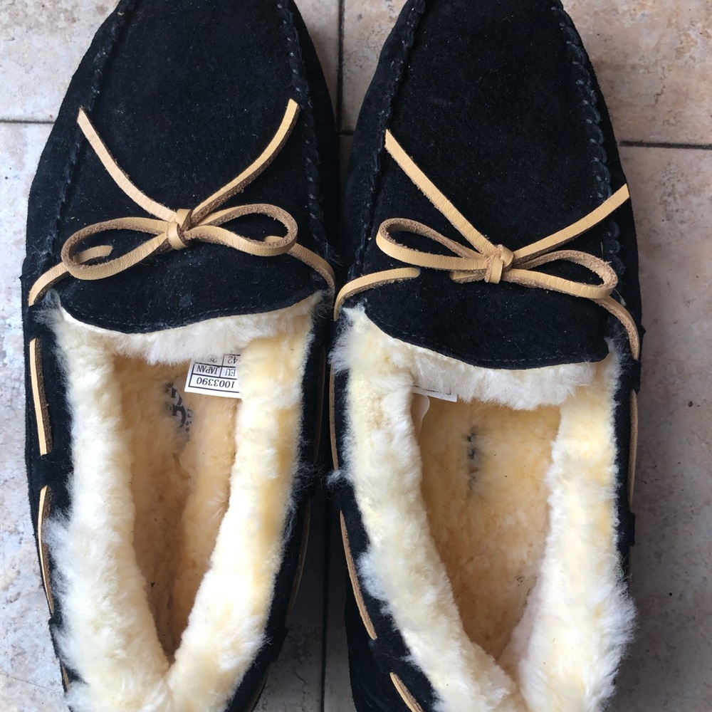 UGG DAKOTA MOCCASINS!